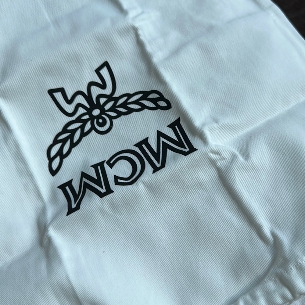 Mcm dust cover
